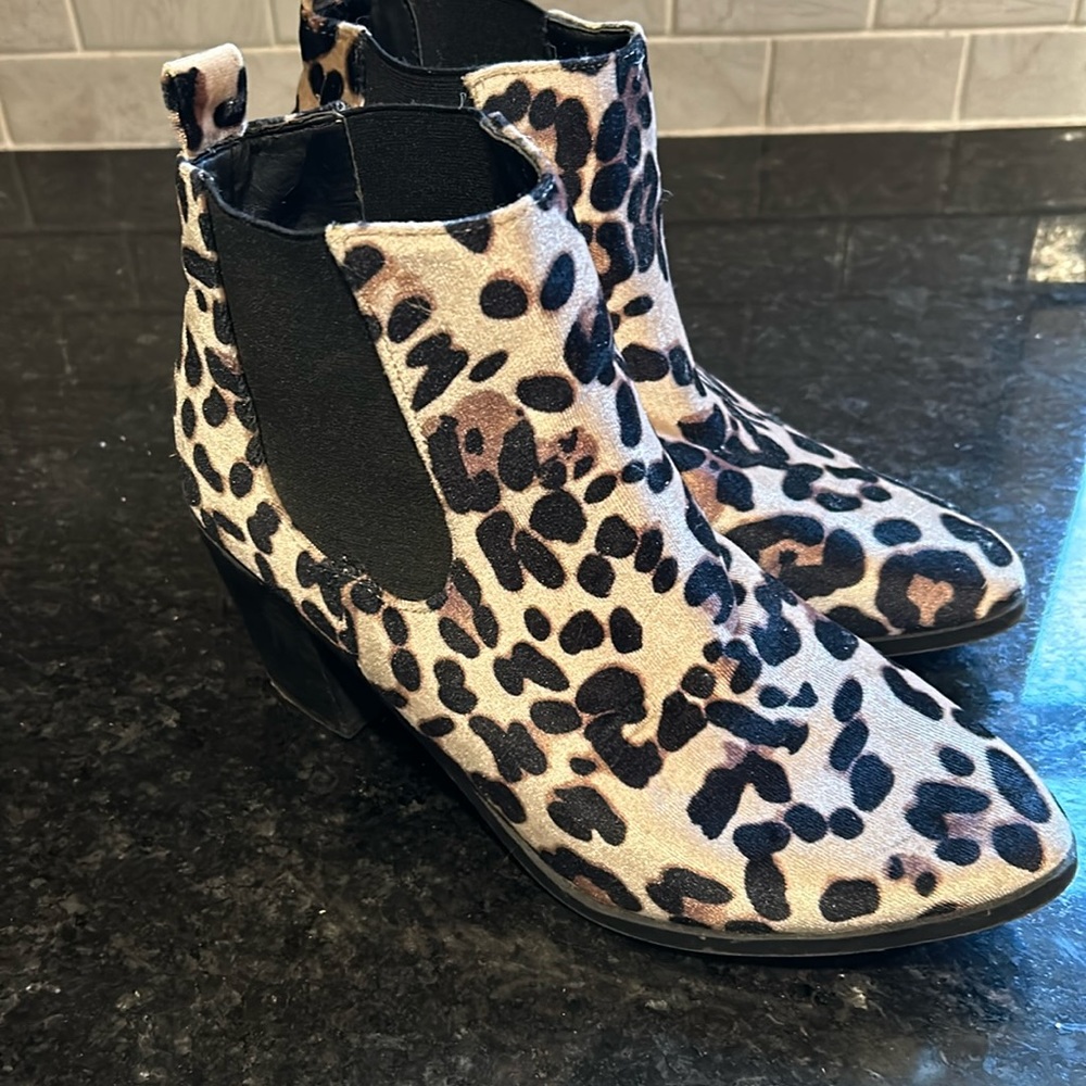 Madden girl leopard print woman’s size 9 bootie